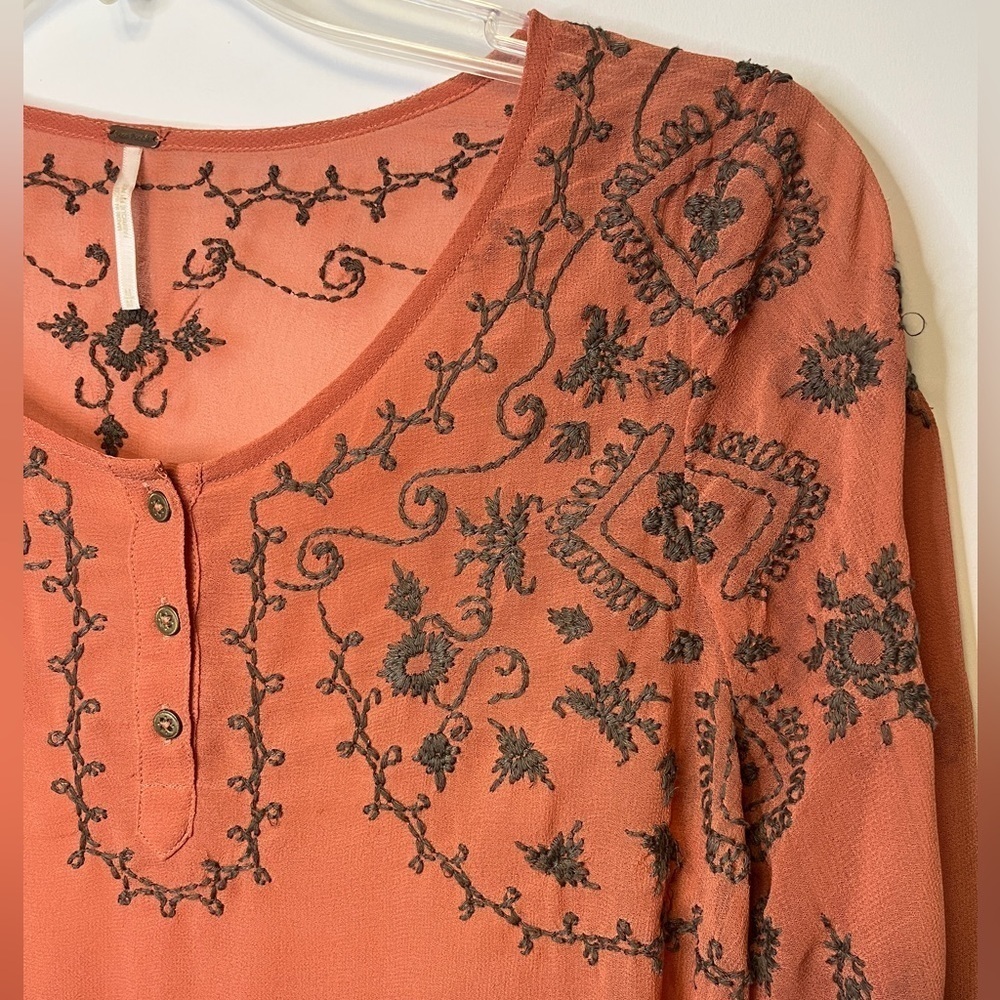 Free People Pennies Sequel Embroidered Peasant Semi-Sheer Blouse Sz M - Picture 8 of 12
